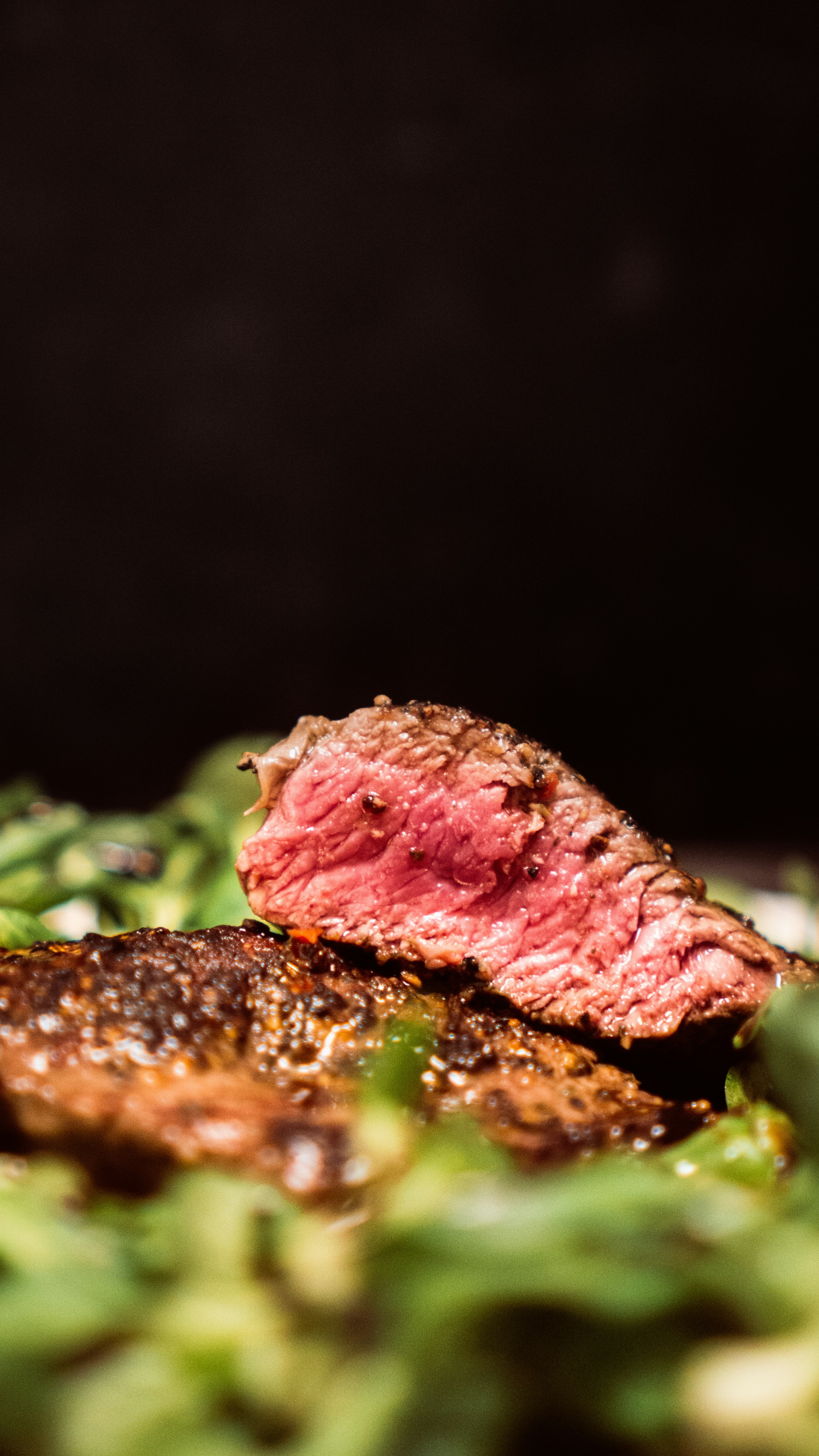Bistec premium preparado en parrilla de carbón - Servicio de asados a domicilio Asados La Trilla